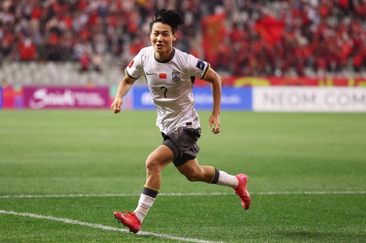 媒體人：朱鵬宇、毛偉杰踢中甲時(shí)我就夸了，中國(guó)足球需偶像球星